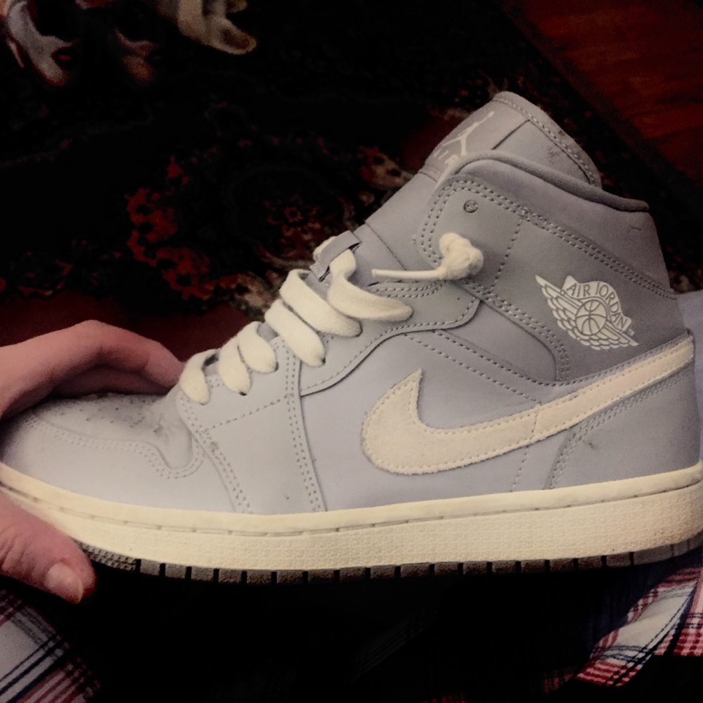 Air Jordan mid 1s-women’s 8.5